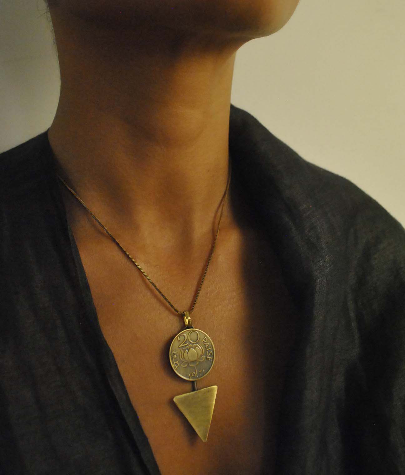 20 PAISE ARMIS pendant with thin chain