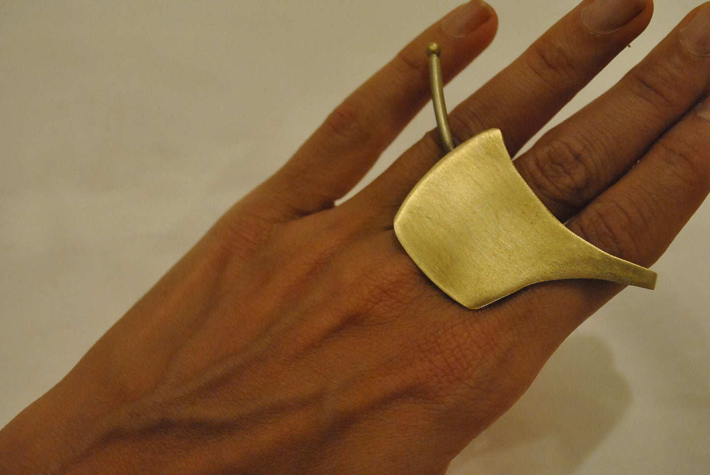 Kiraso finger-ring