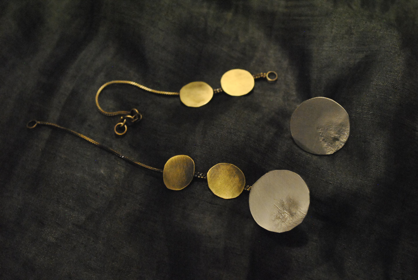 DOIRA chain-studs