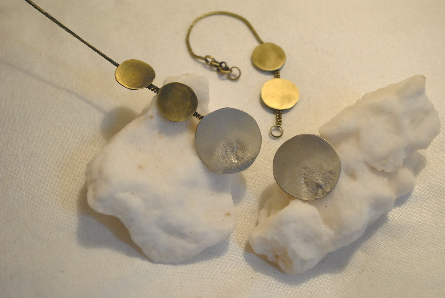 DOIRA chain-studs
