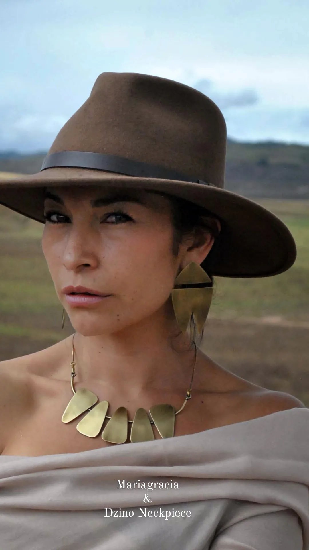 DZINO neckpiece