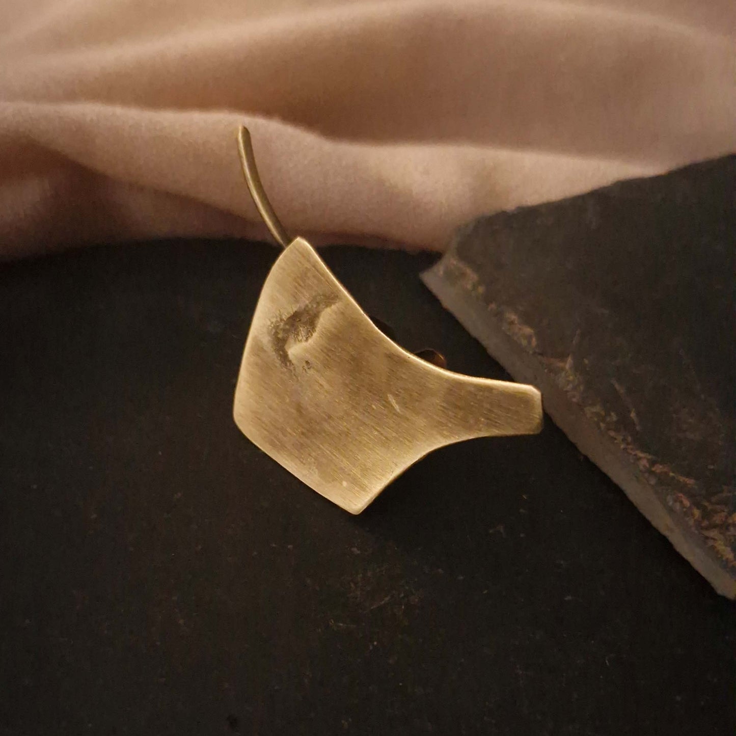 KIRASO finger-ring