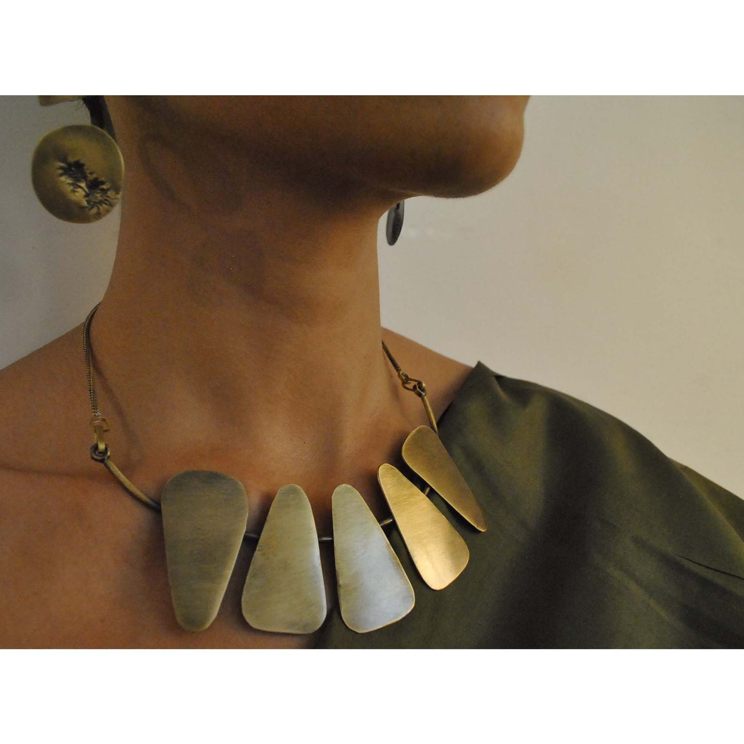 DZINO neckpiece