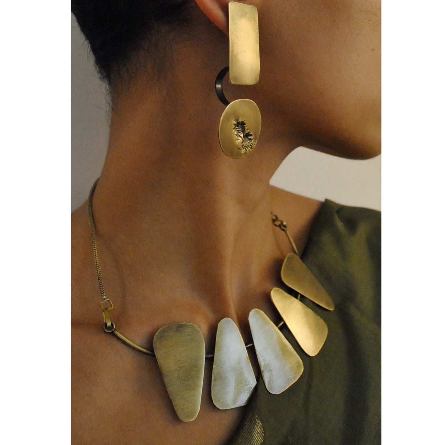DZINO neckpiece