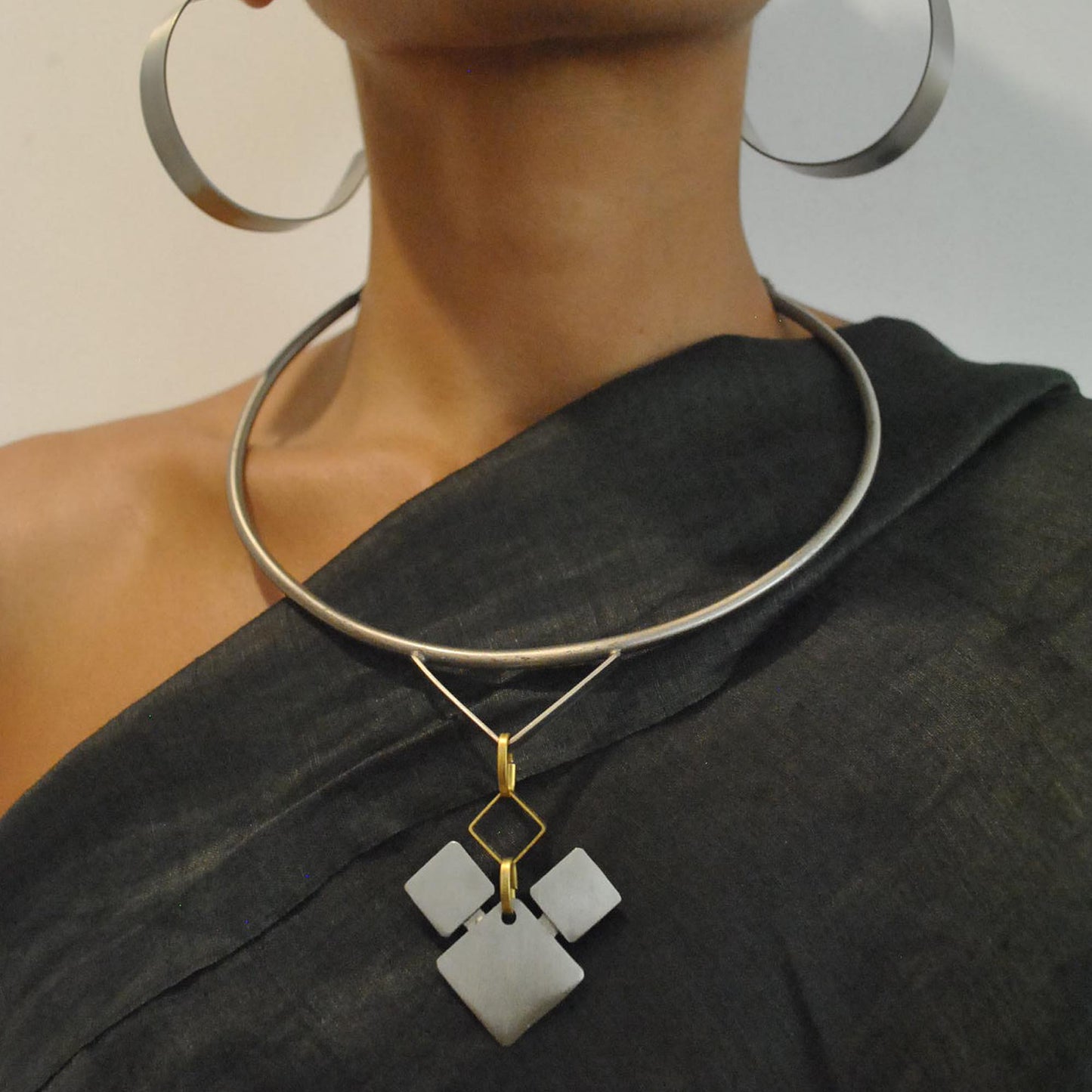 DIRECTIONAL neckpiece-5