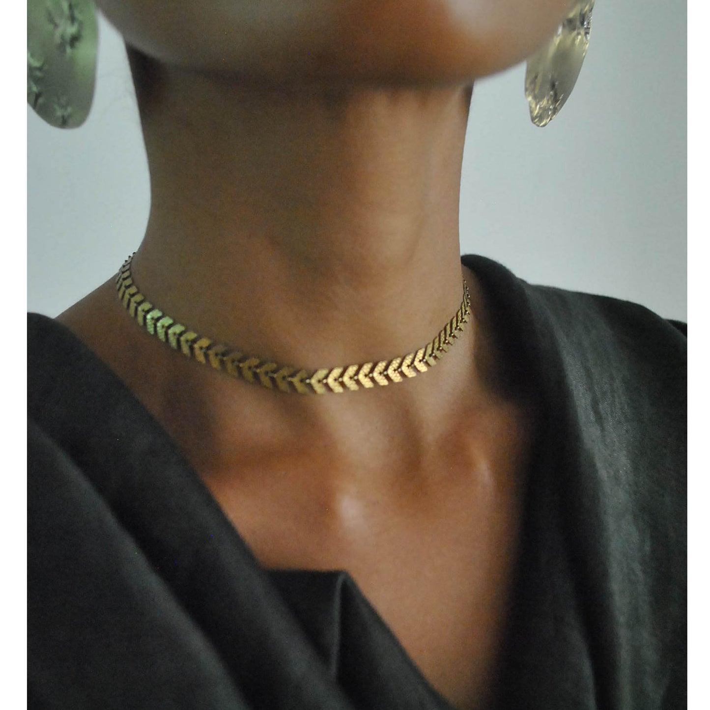 CYERA choker chain