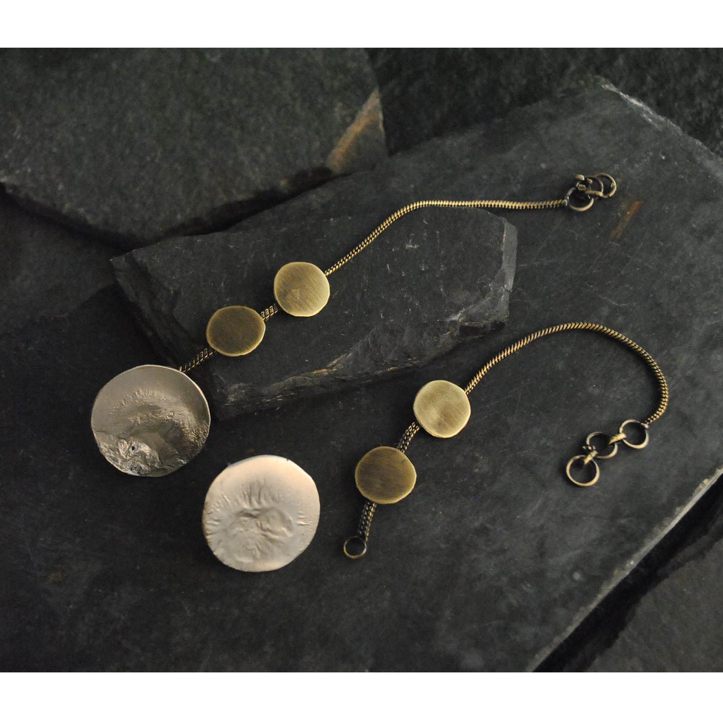 DOIRA chain-studs