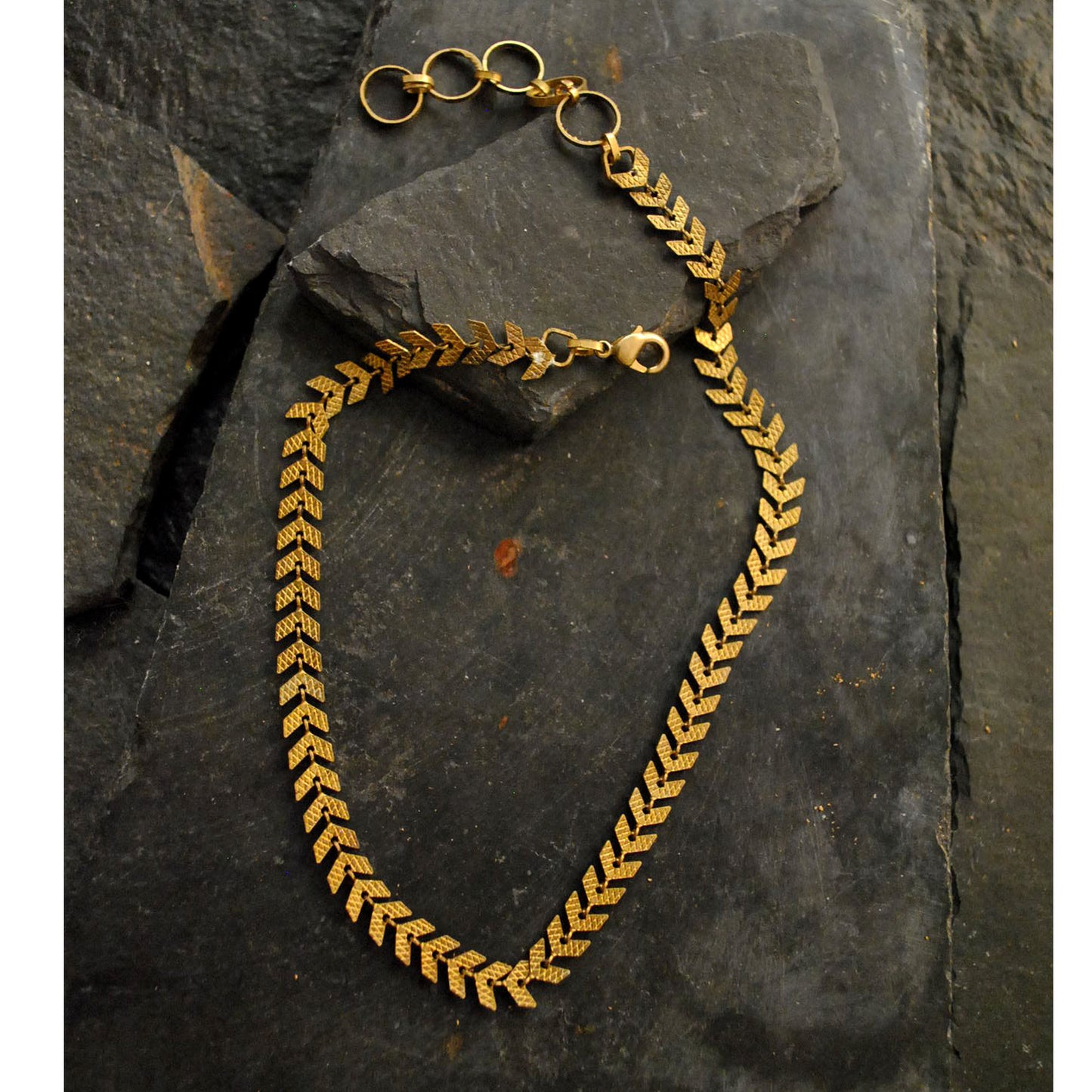 CYERA choker chain
