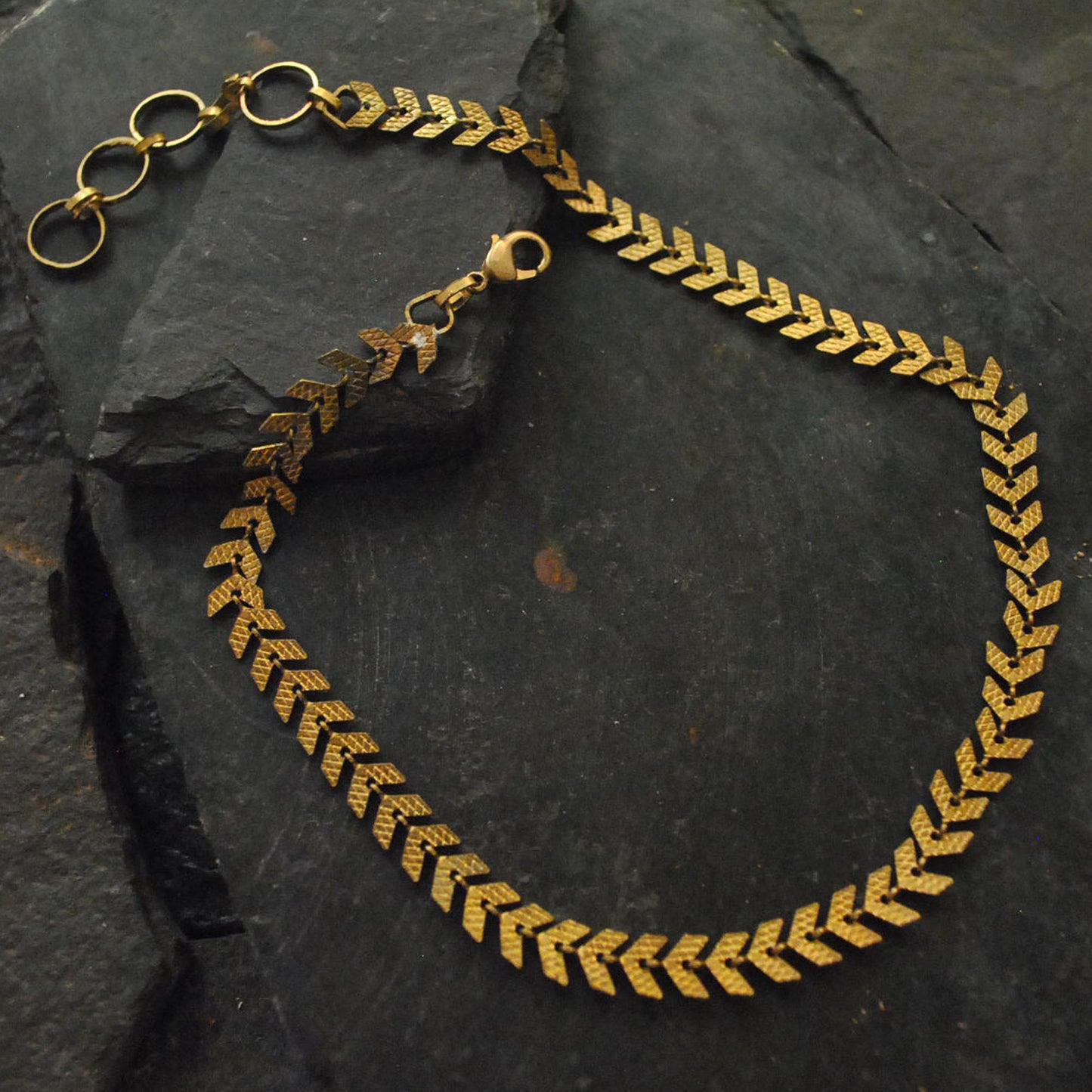 CYERA choker chain