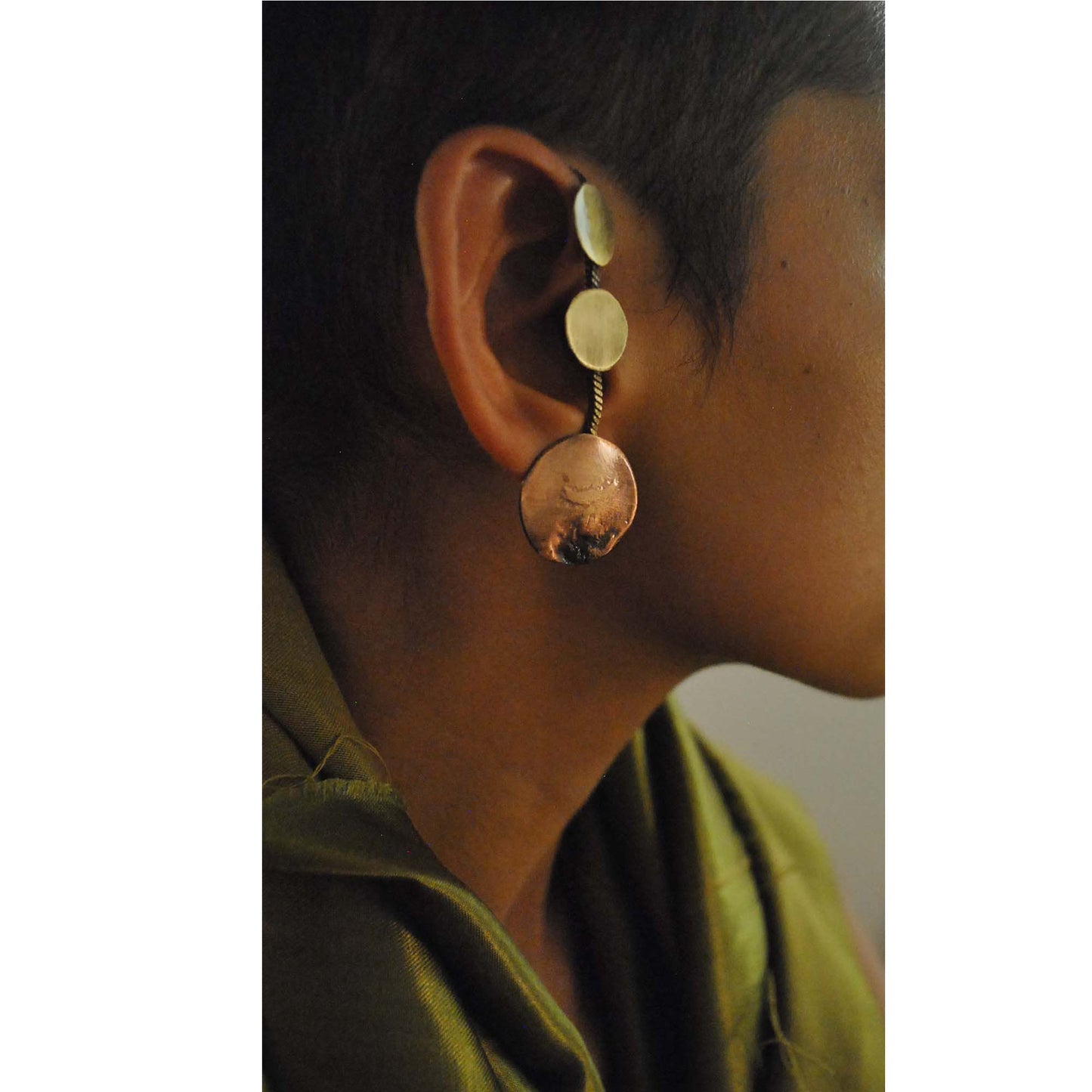 DOIRA chain-studs