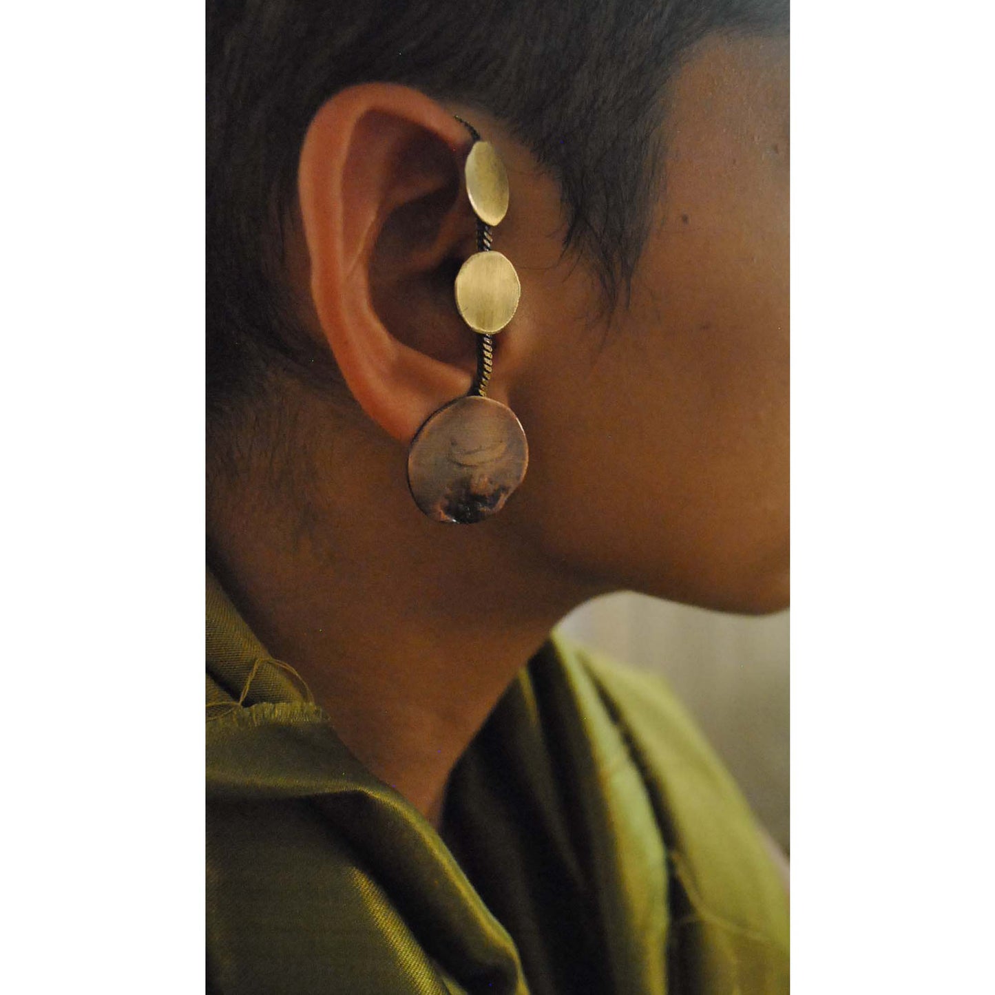 DOIRA chain-studs