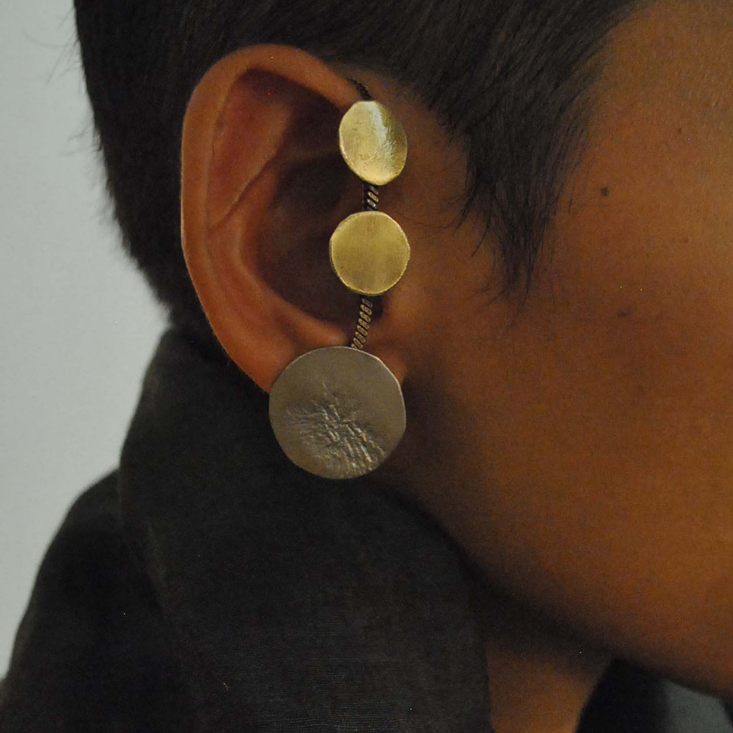 DOIRA chain-studs
