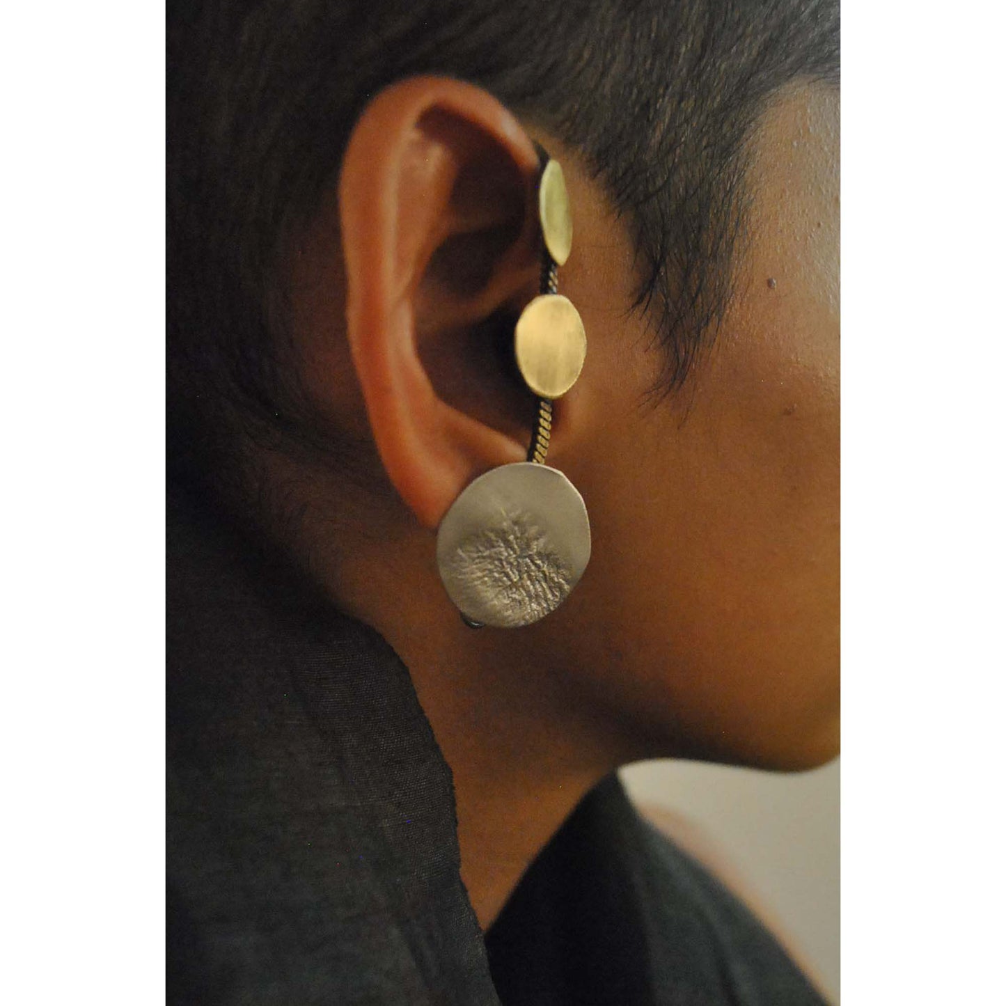 DOIRA chain-studs