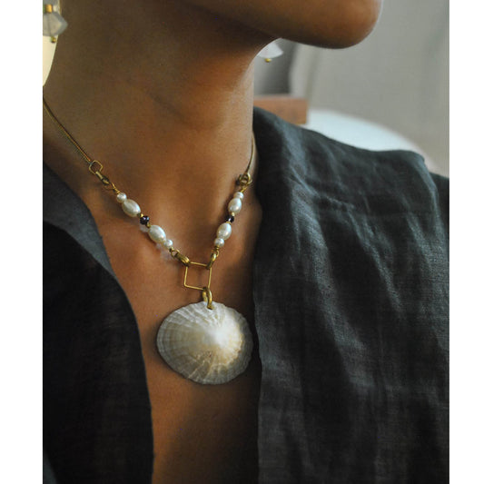 KABUK neckpiece
