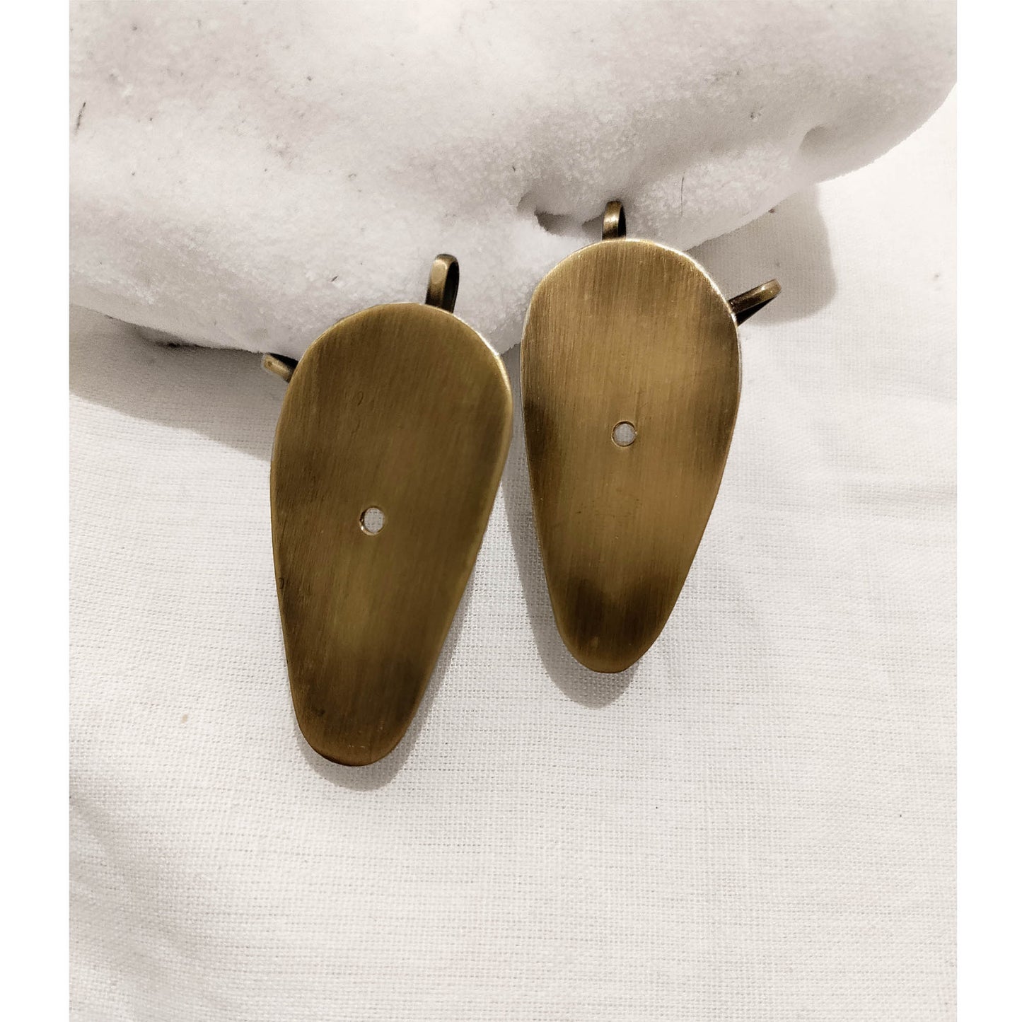 Armis ear-cuffs with circle