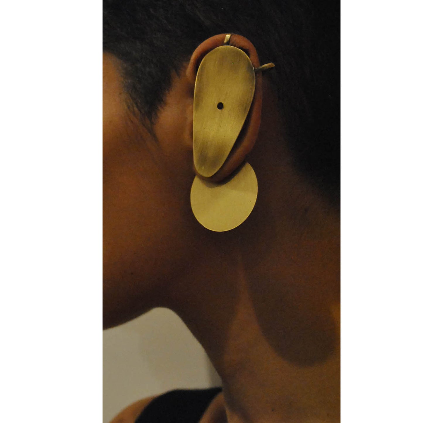 Armis ear-cuffs with circle