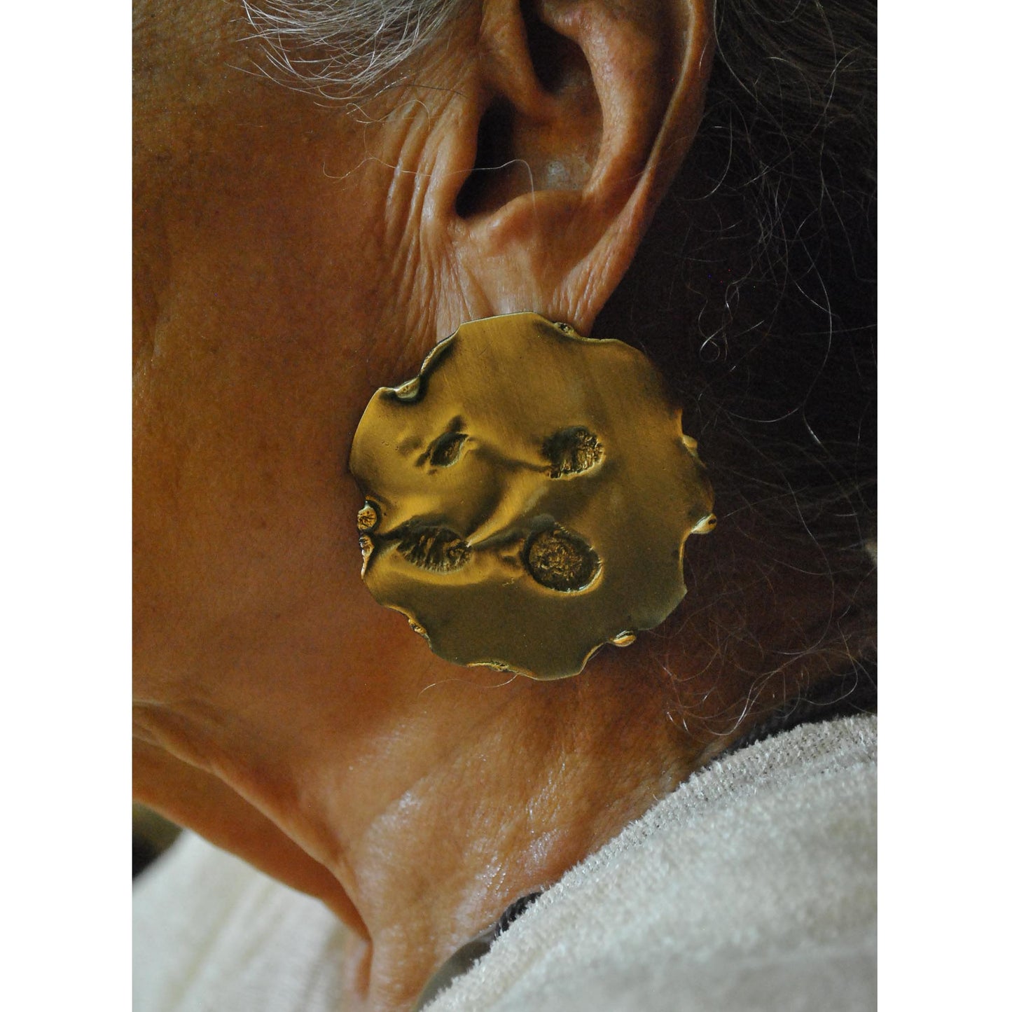 blotch ear-studs