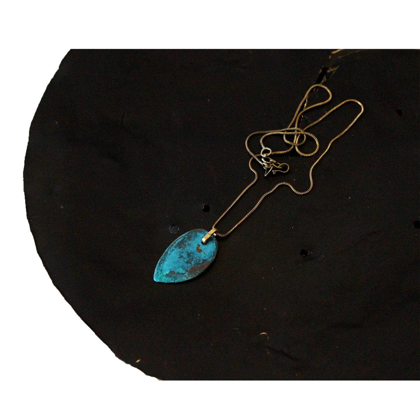 blot pendant chain