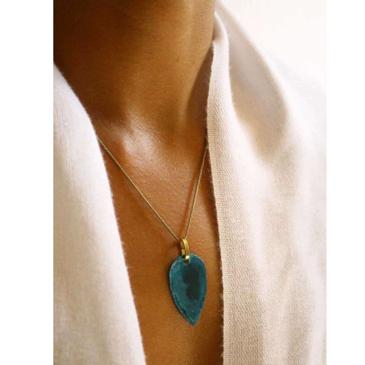 blot pendant chain