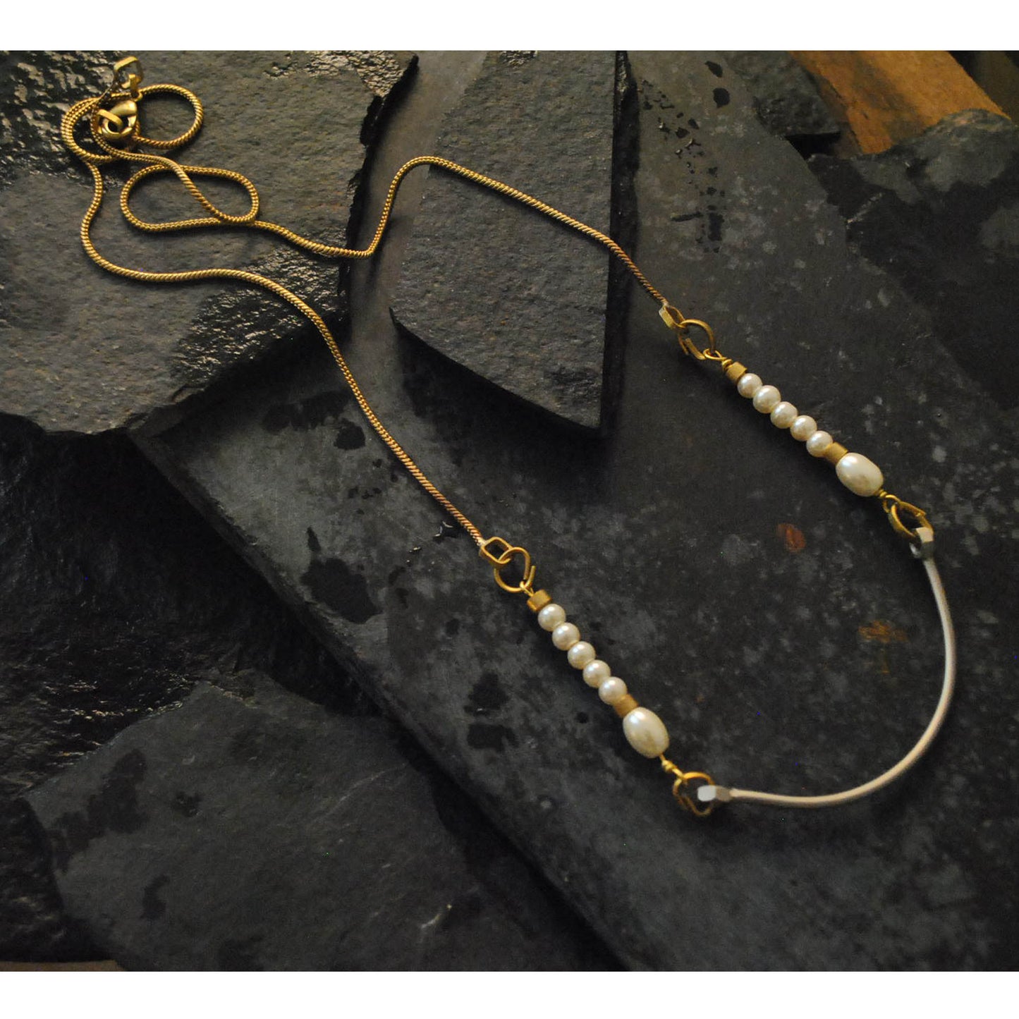 GALAZ neckpiece